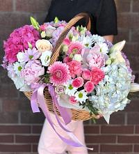 Цветочная композиция из Розы, Хризантемы, Пионы и Лизиантусы в корзине в Донском Тамбовская область