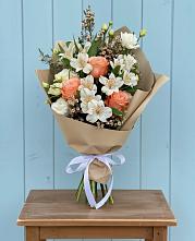 Букет цветов из:  Альстромерии, Лизиантусы, Розы и Хризантемы в Донском Тамбовская область