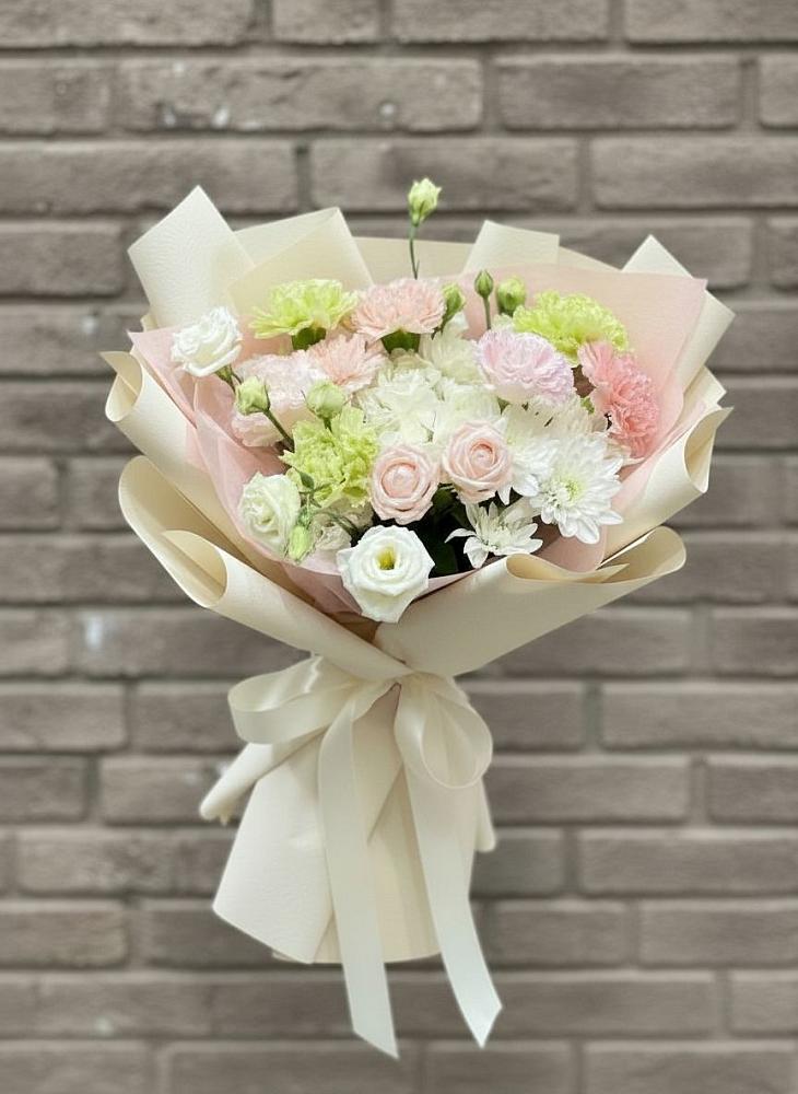 Букет цветов из: Гвоздики, Розы, Лизиантусы и Хризантемы в Донском Тамбовская область