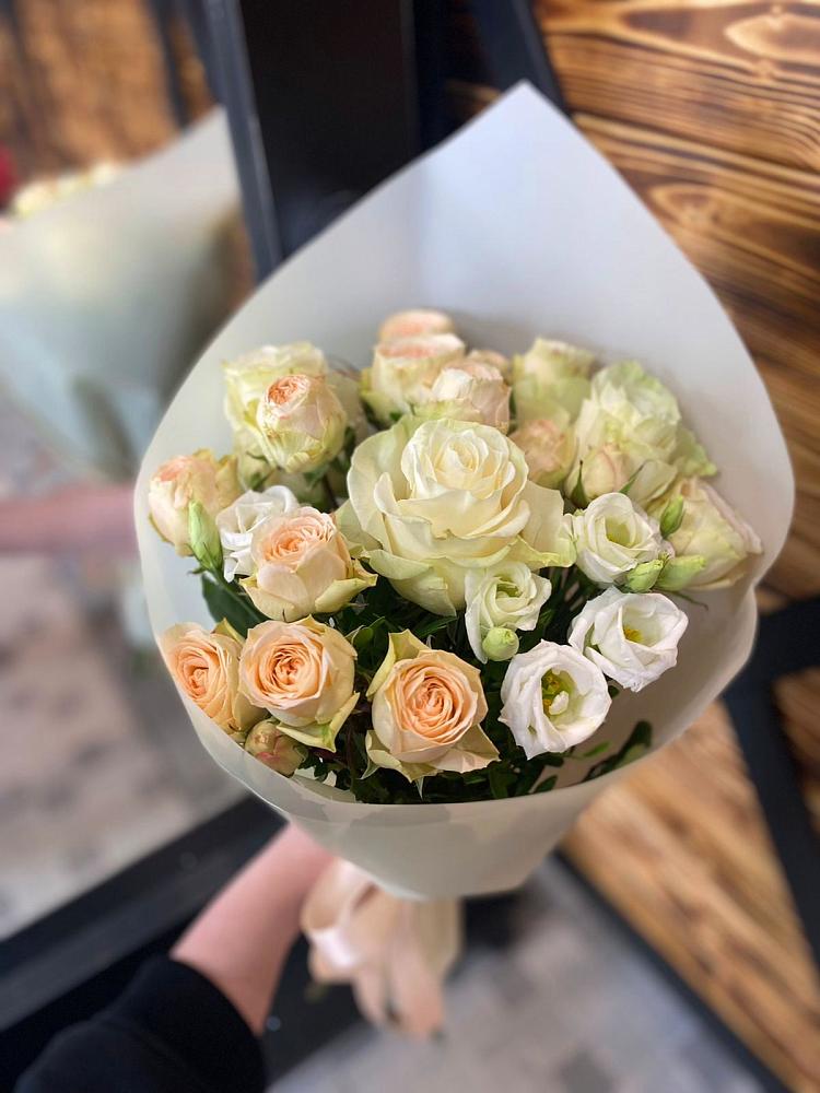 Букет цветов из: Розы и Лизиантусы в Донском Тамбовская область